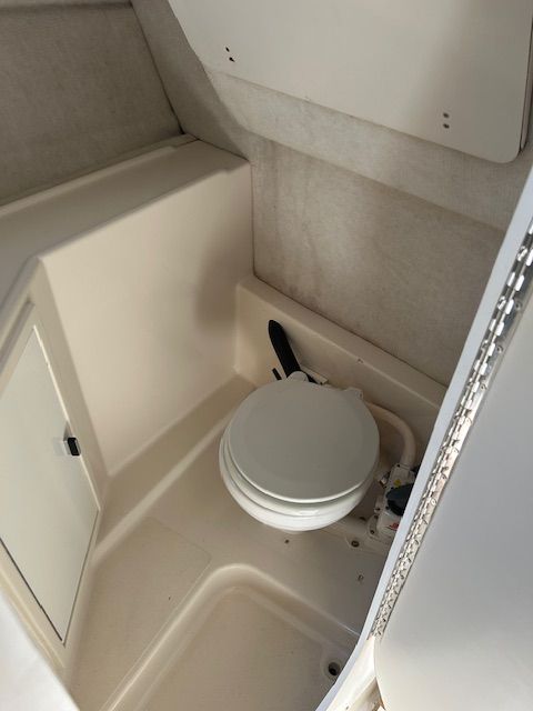 1993 Pursuit 2655 Tiara - 11