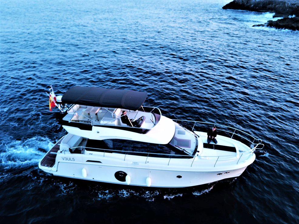 2017 Monte Carlo Yachts MCY 4
