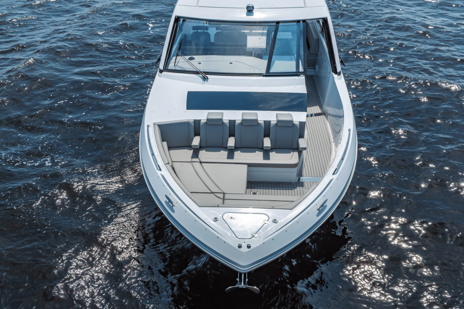 2025 Cruisers Yachts 50 GLS - Image 9