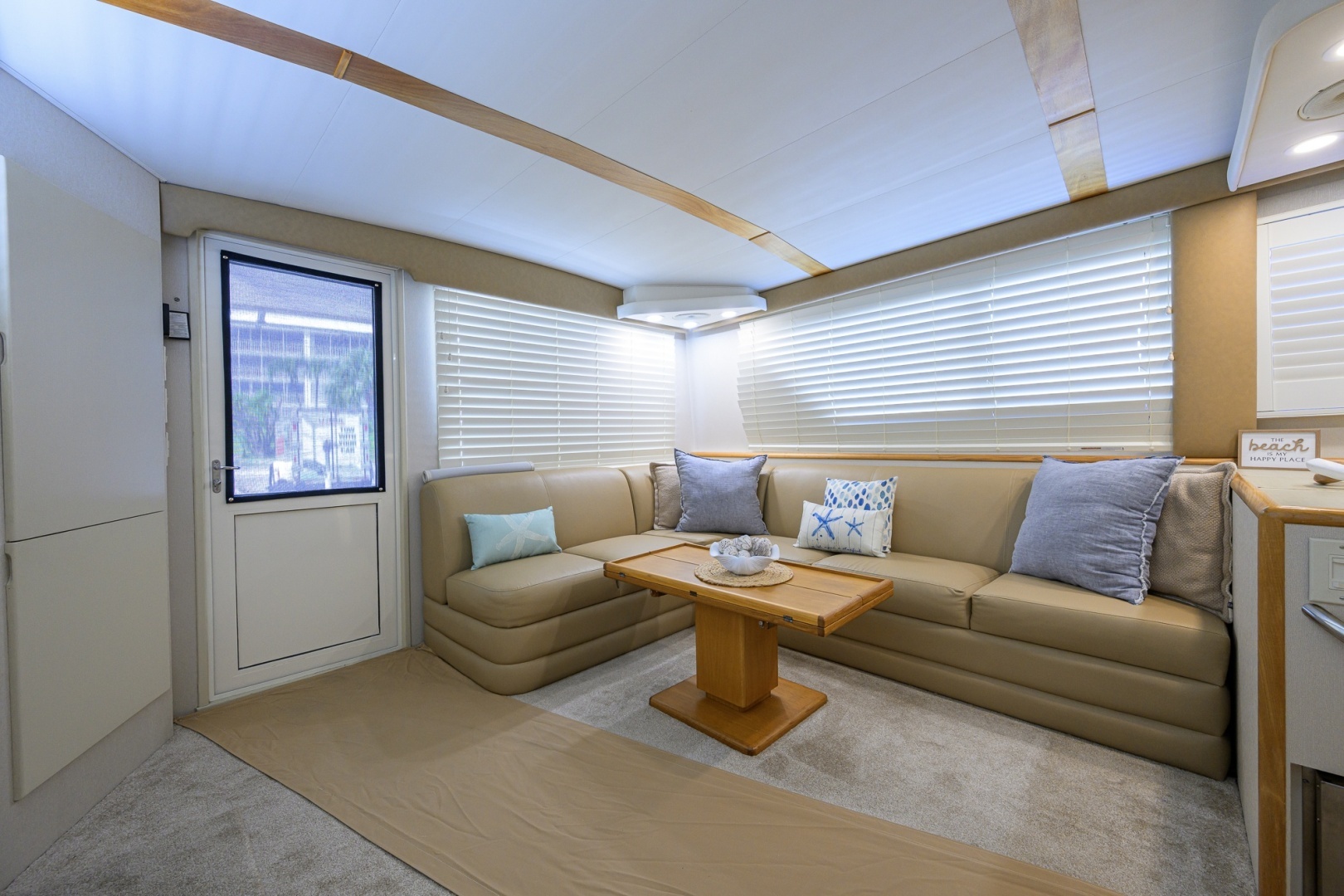 1992 Hatteras 46 Convertible - Image 43