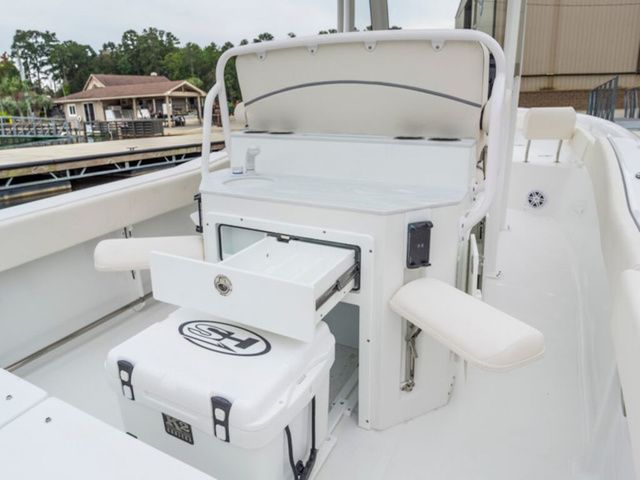 2027 Sea Hunt Ultra 245 SE - 11