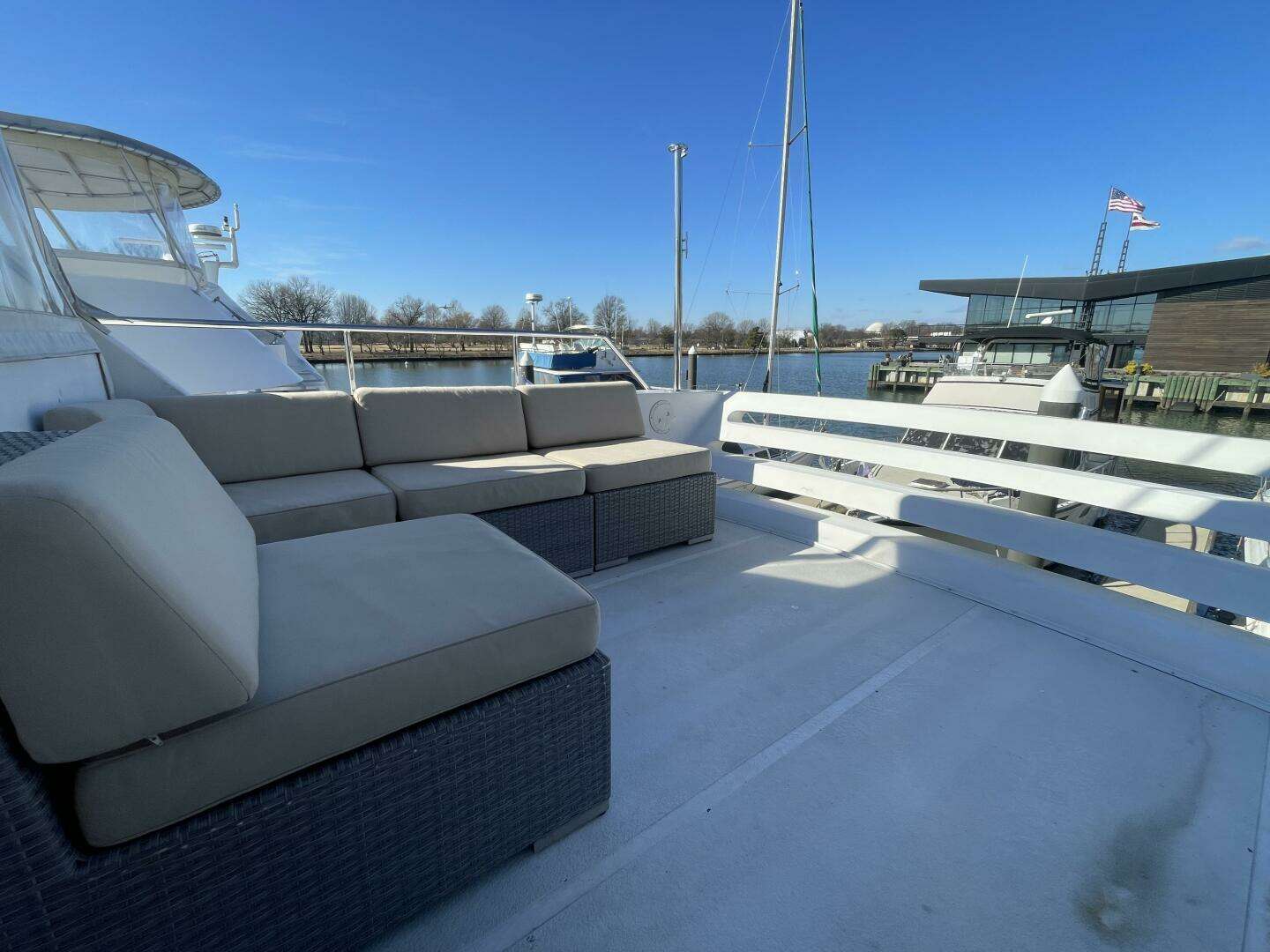 1999 Horizon 70 MY - Image 34