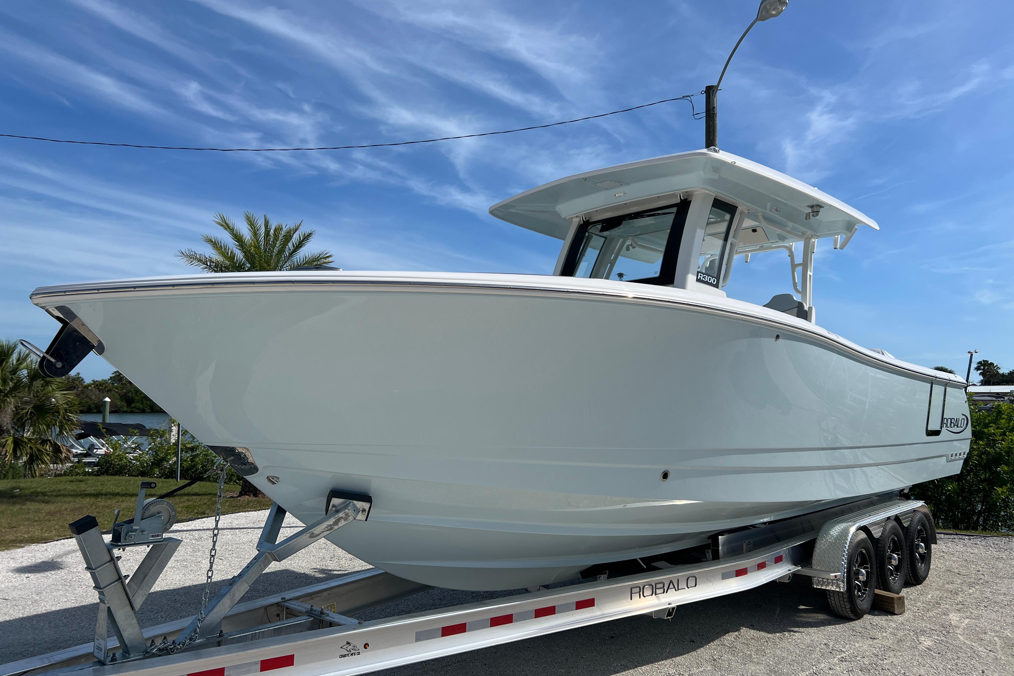 2026 Robalo R300 Center Console