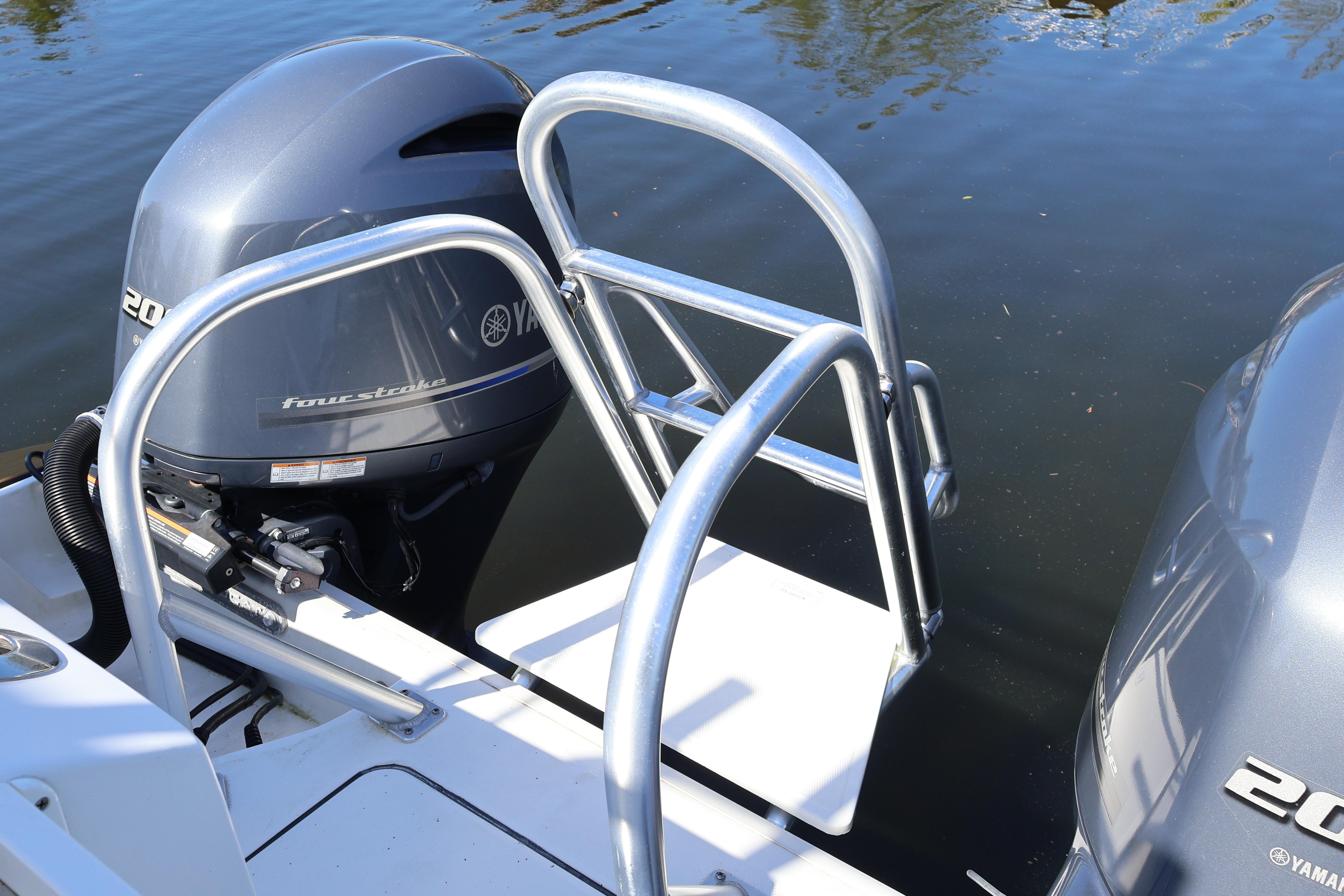 Boat with Yamaha outboard engines and swim ladder, World Cat 280 CC-X, 2022 model.
