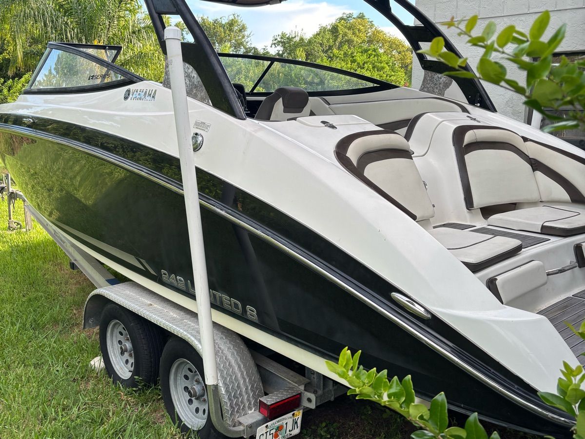 2016 Yamaha Boats 242 - 3