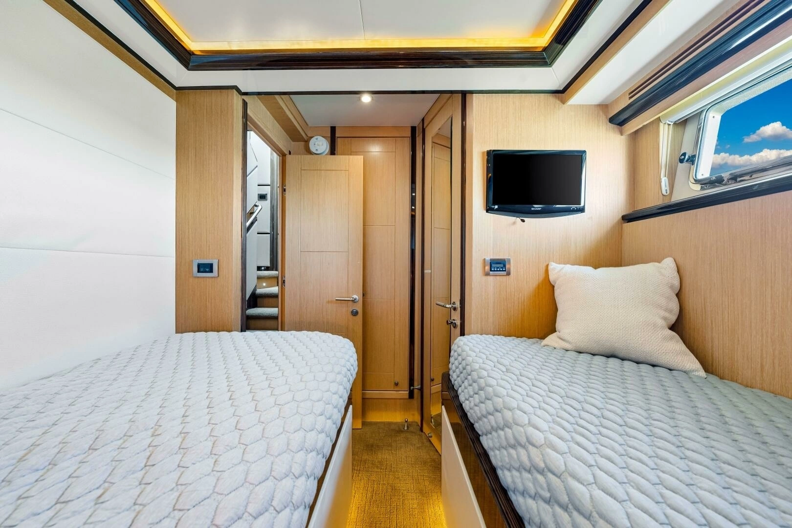2010 Ocean Alexander 83 Motor Yacht - Image 40