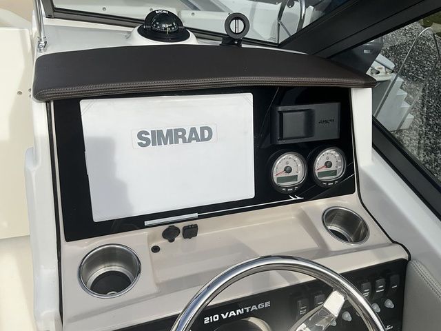 2024 Boston Whaler 210 Vantage - 24