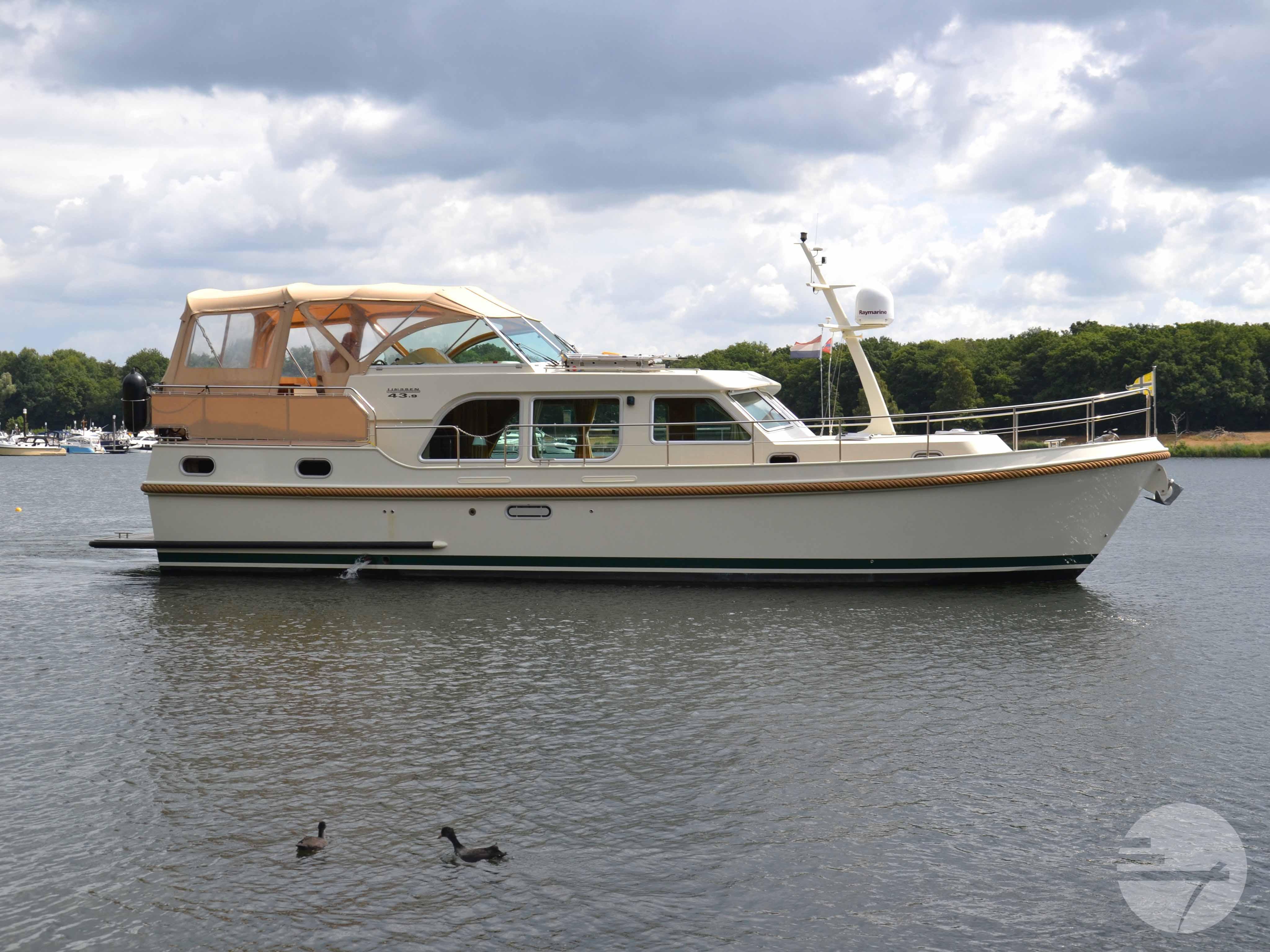 2016 Linssen Grand Sturdy 43.9 AC