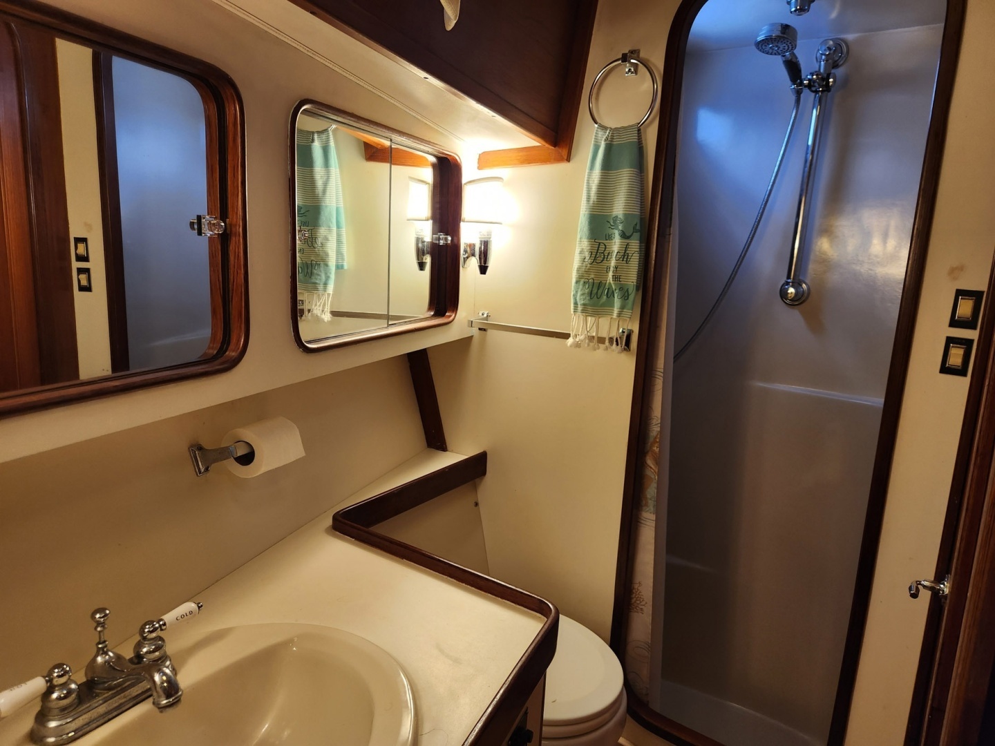 1980 Gulfstar 44 Motor Cruiser - Image 23
