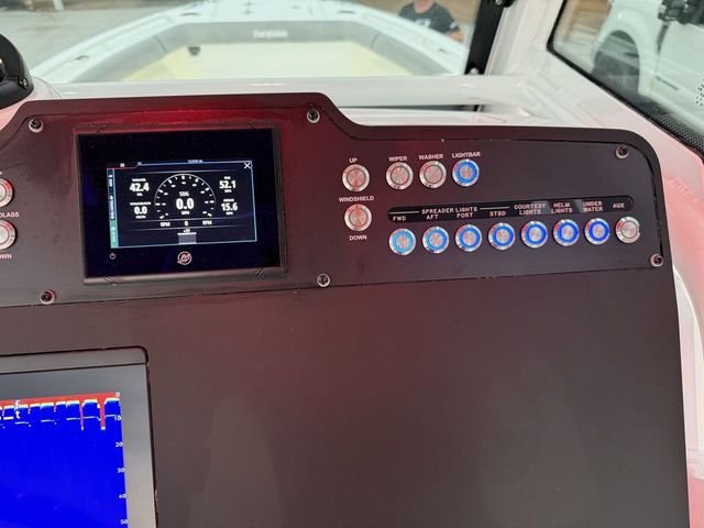 2026 Everglades 253 Center Console - 22