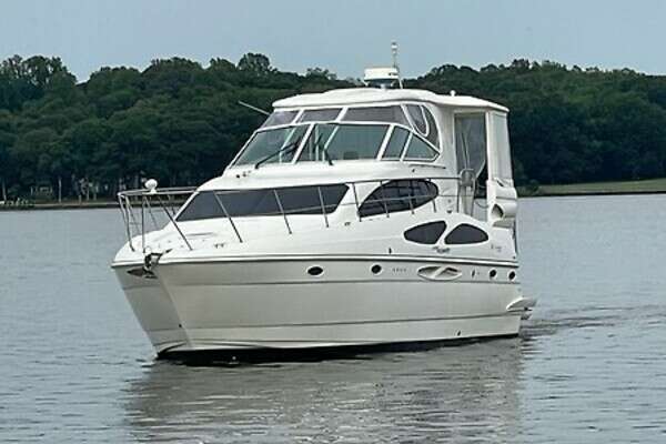 2004 Cruisers Yachts 405 Express Motoryacht