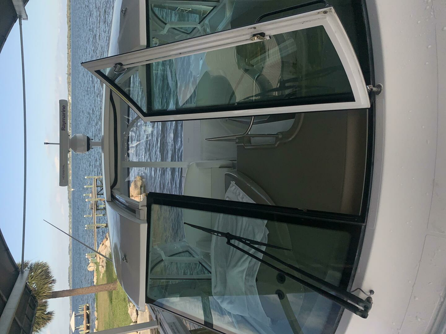 2011 Cruisers Yachts 420 Sports Coupe - Image 10