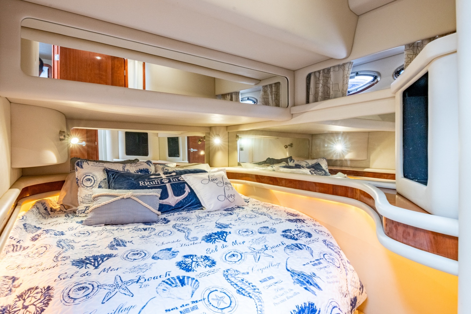 2004 Sea Ray 480 Sedan Bridge - Image 32