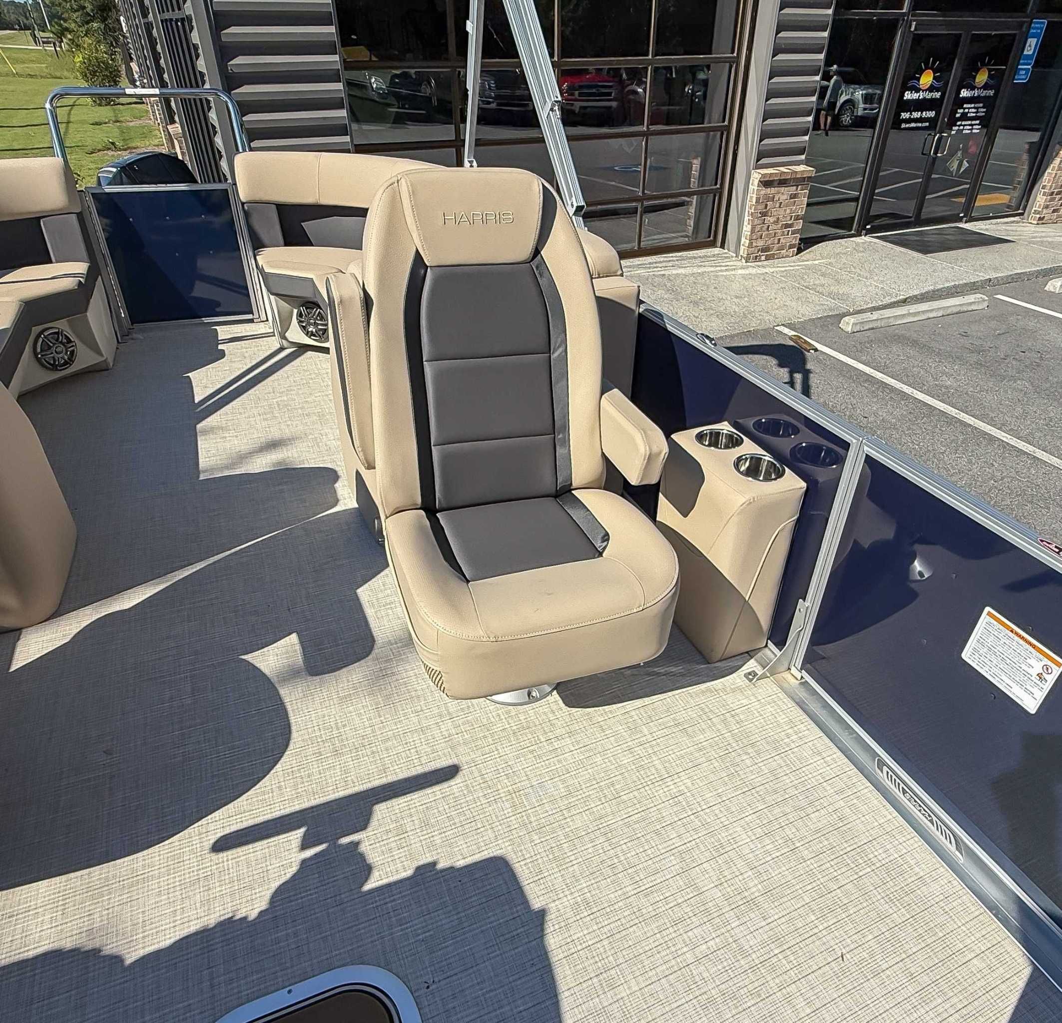 Luxurious seating on Harris Cruiser 250 CWDH 2025 pontoon boat.