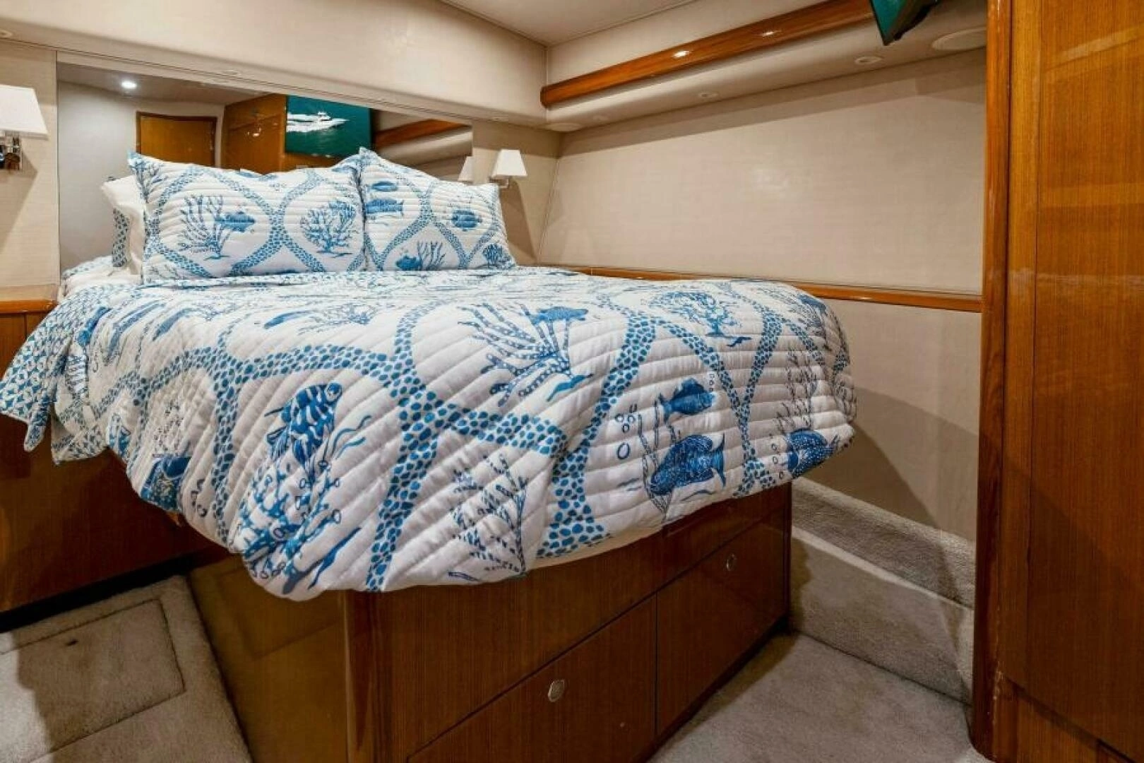 2003 Viking 48 Convertible - Image 4