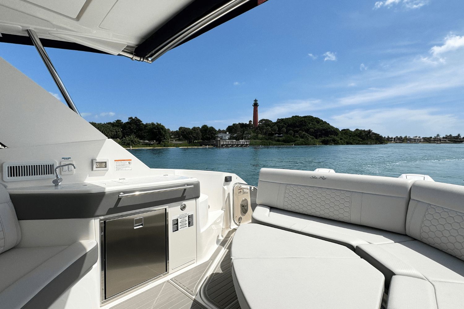 2026 Sea Ray Sundancer 320 Outboard - 8