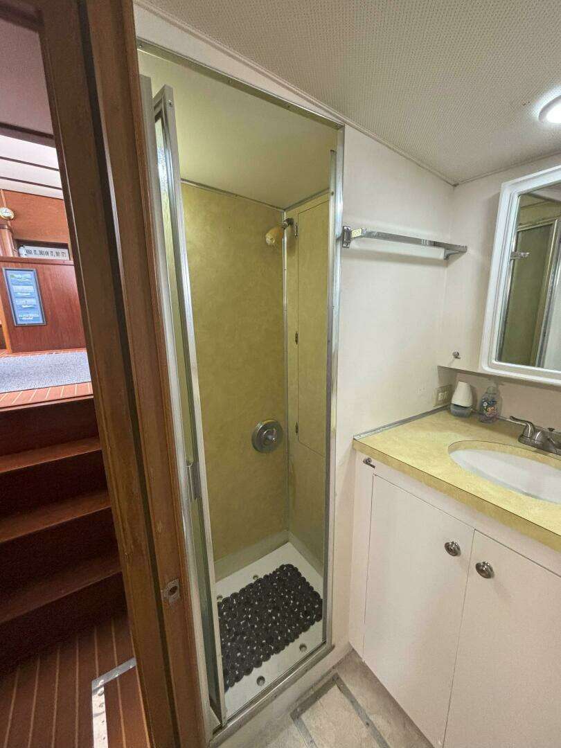 1972 Matthews 4 Flush Deck - Image 56
