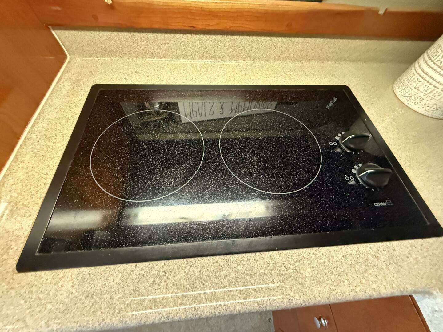 2004 Cruisers 370 Express - Image 25