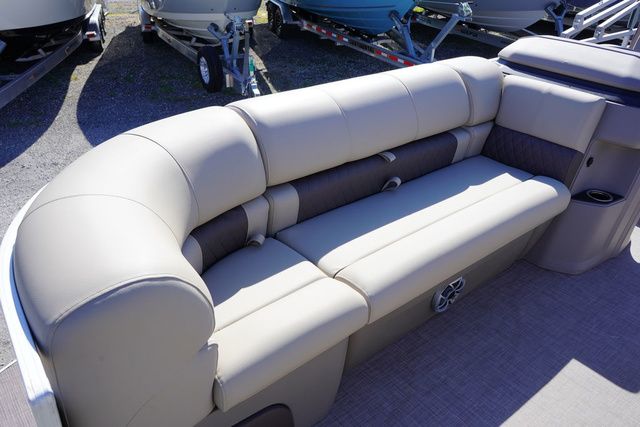 2025 Sun Tracker 20 Party Barge - 6
