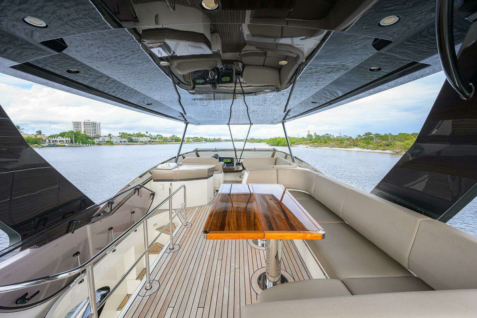 2016 Marquis 660 Sport Yacht - Image 27