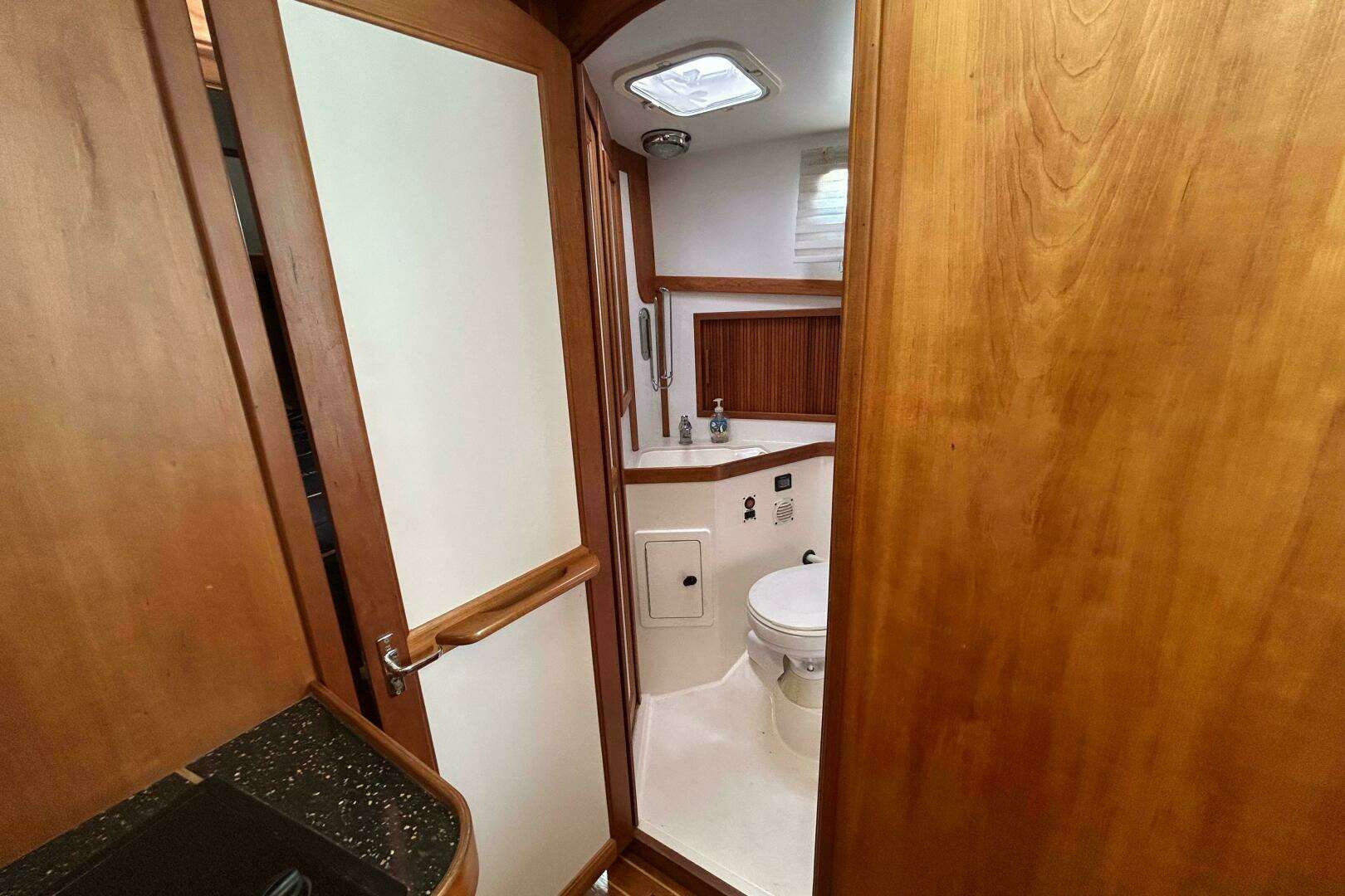 2004 Sabre 36 Flybridge - Image 40
