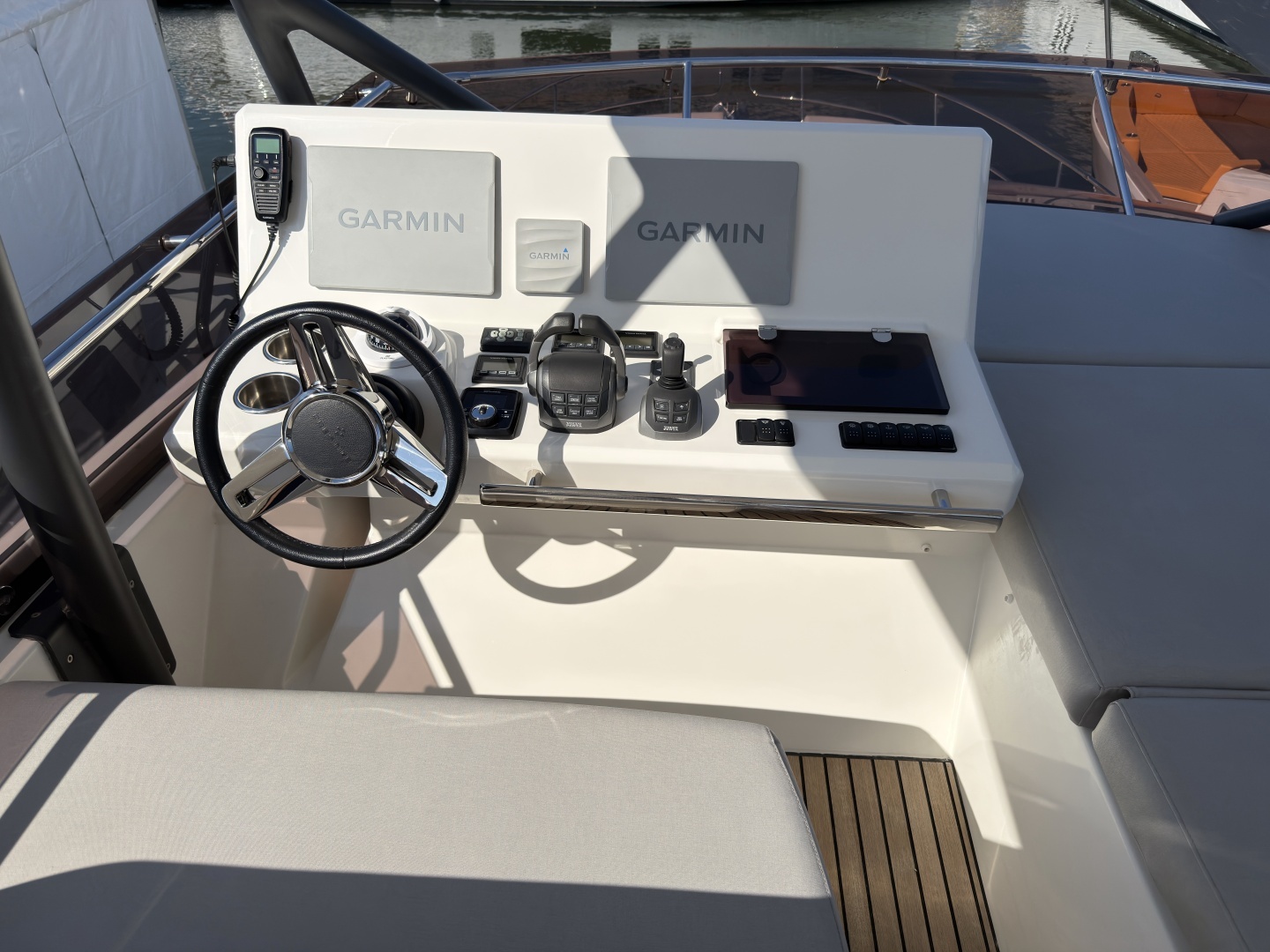 2023 Prestige 520 - Image 20
