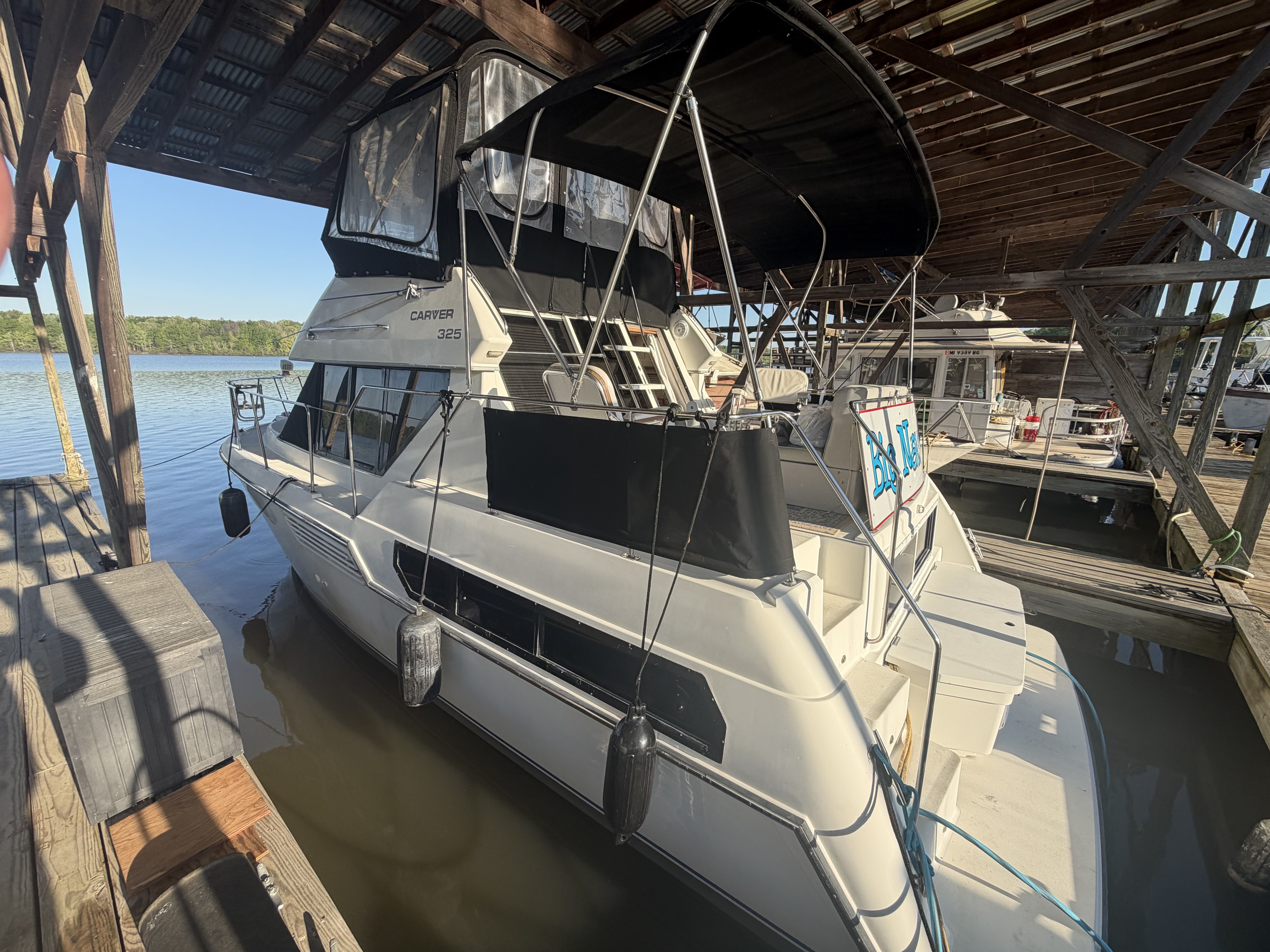 1995 Carver 325 Aft Cabin Motor Yacht - 2