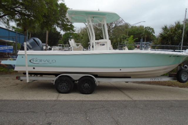 2021 Robalo 246 Cayman