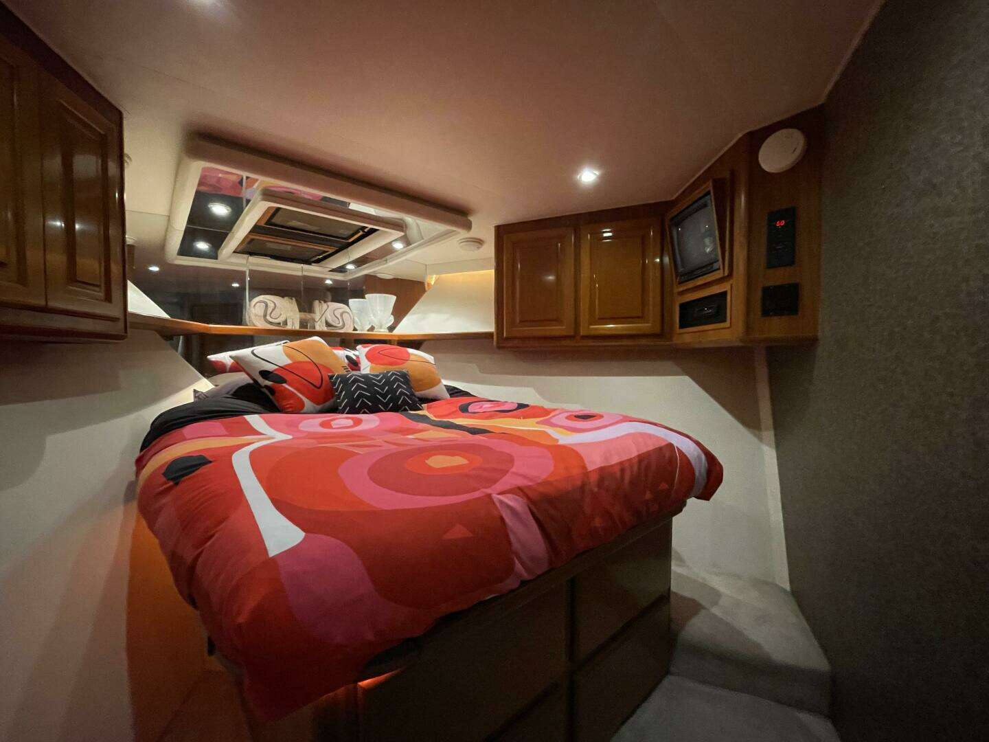 1995 Viking 54 Sports Yacht - Image 9