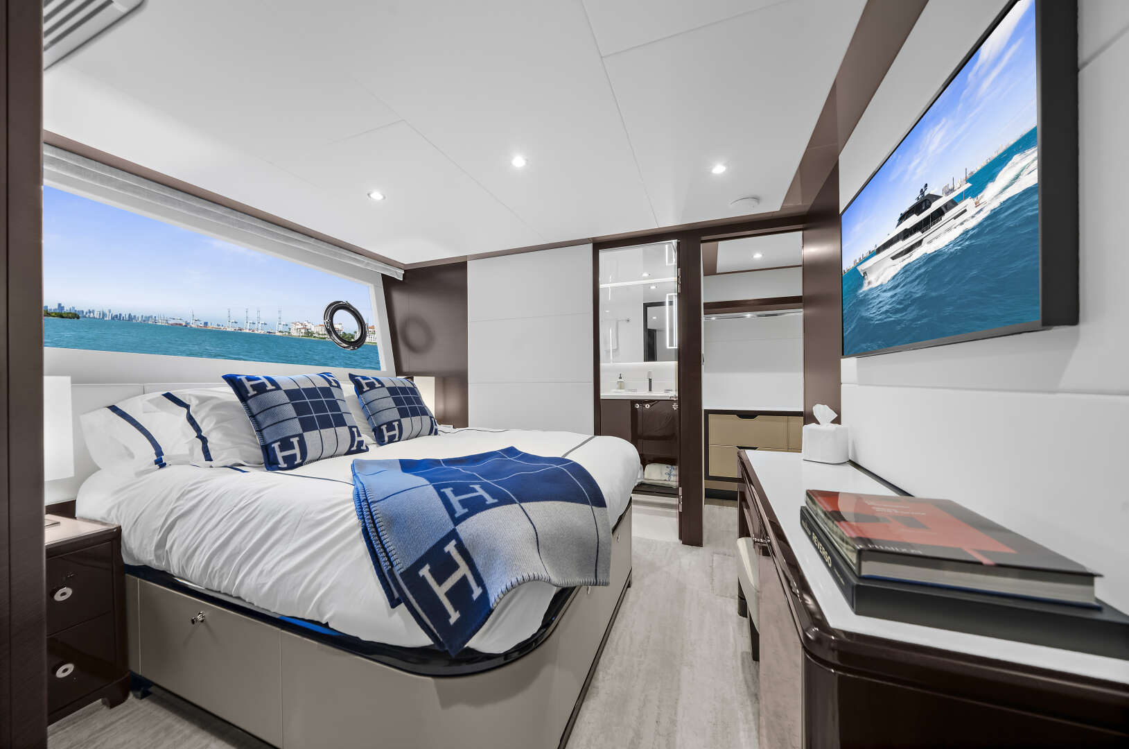 2024 Ocean Alexander 32L - Image 60