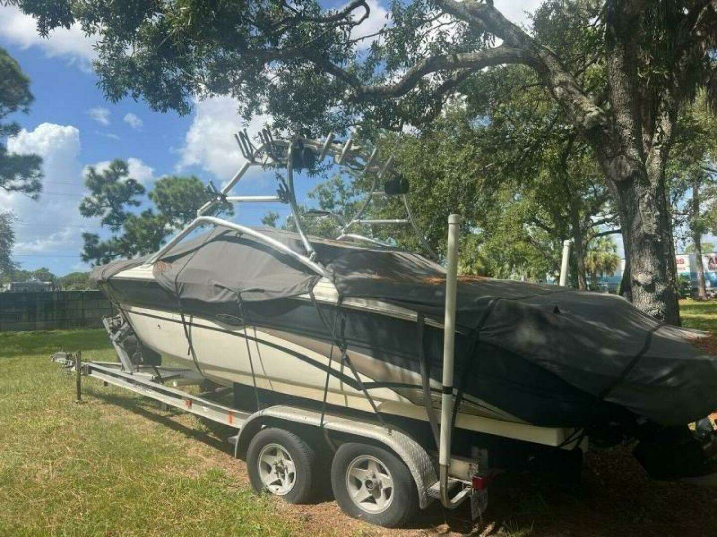 2003 Sea Ray 220 Bow Rider - Image 3