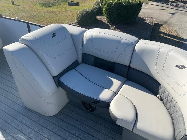 2024 Starcraft SLS3 boat with luxurious seating and modern design.