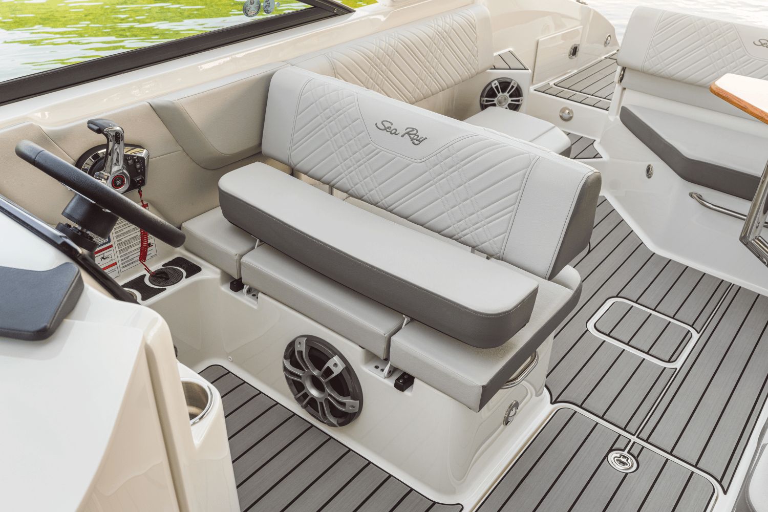 2026 Sea Ray SDX 270 Outboard - 26