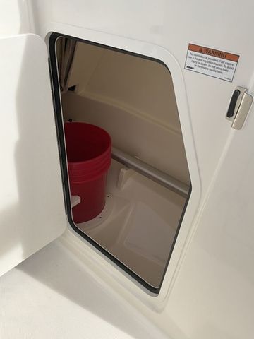 2024 Boston Whaler 210 Vantage - 22