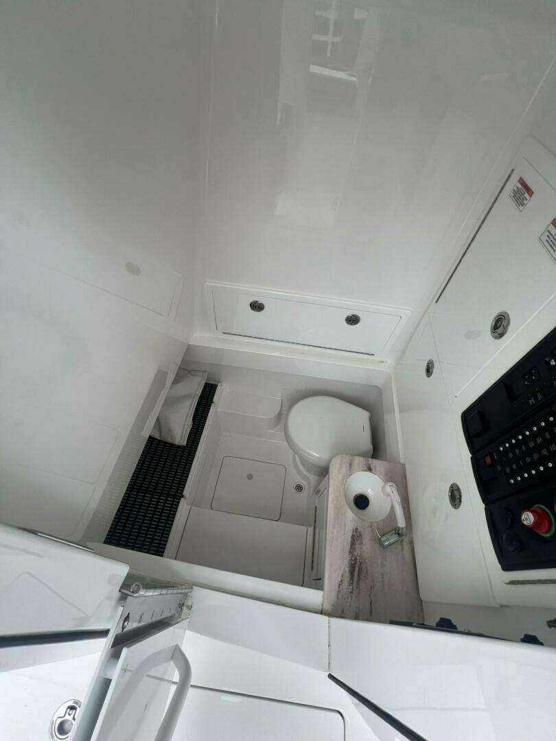 2023 Valhalla Boatworks V-33 - Image 31