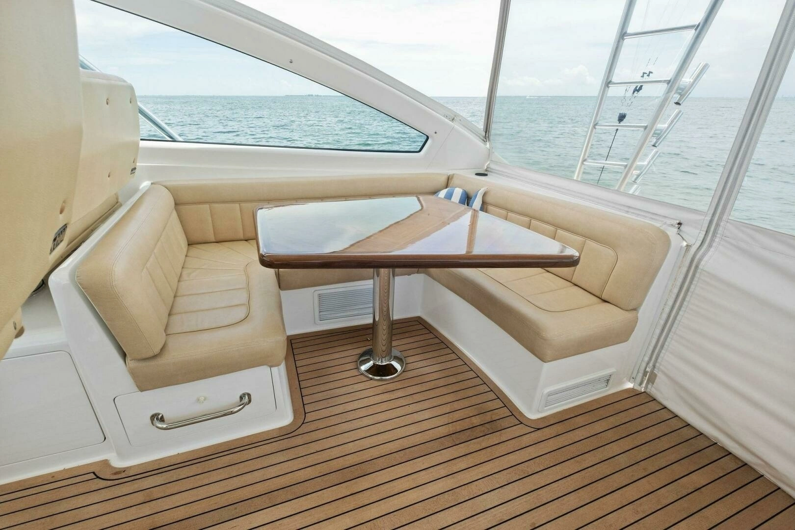 2015 Viking 52 OPEN - Image 37