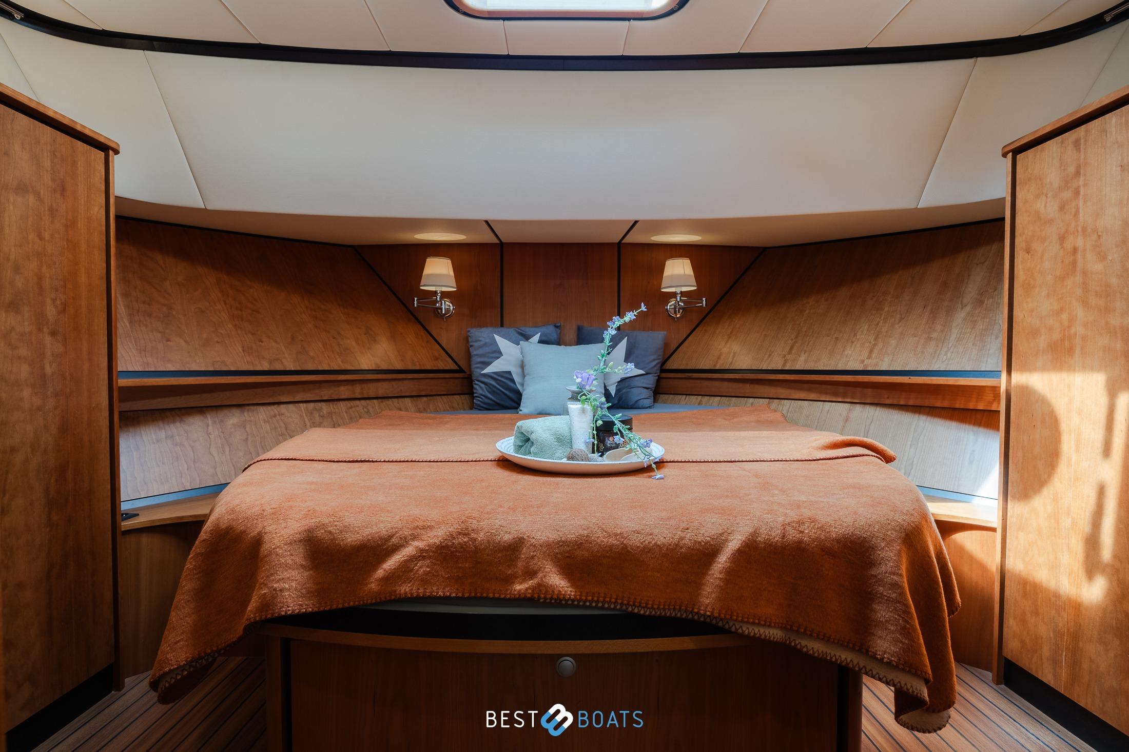 Luxurious cabin interior of 2010 Linssen Grand Sturdy 43.9 AC yacht.