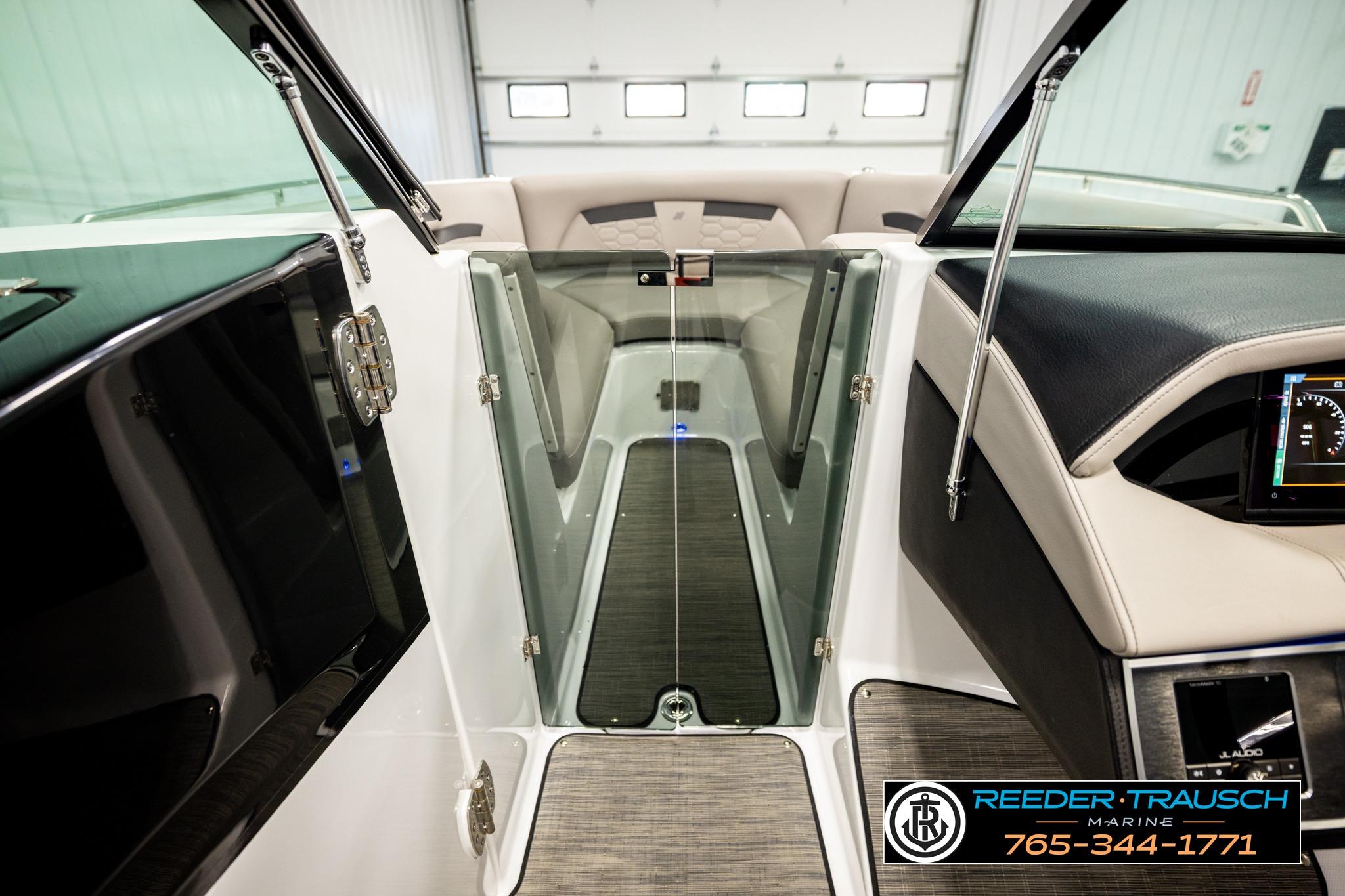 2024 FOURWINNS HD5 Surf boat interior with sleek design and modern dashboard.