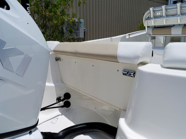 2027 Bulls Bay 230 Center Console - 49