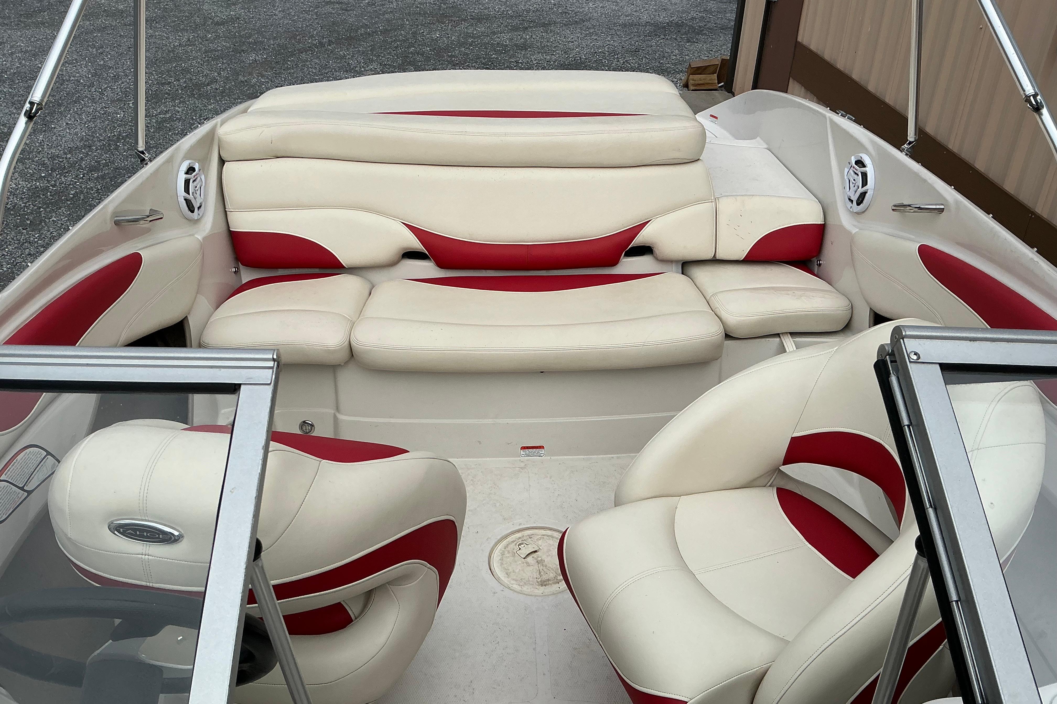 2014 Tahoe Q7i boat interior with white and red seating arrangement.