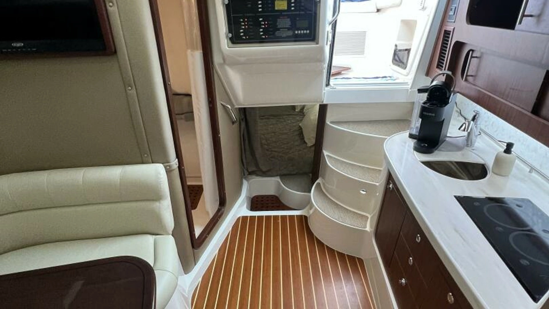 2018 Grady-White 370 Express - Image 10