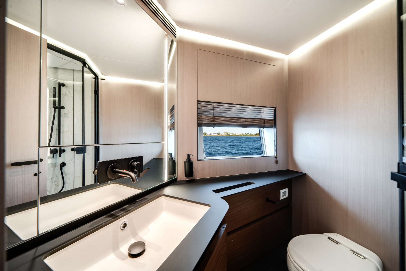 2026 Azimut S8 - Image 56