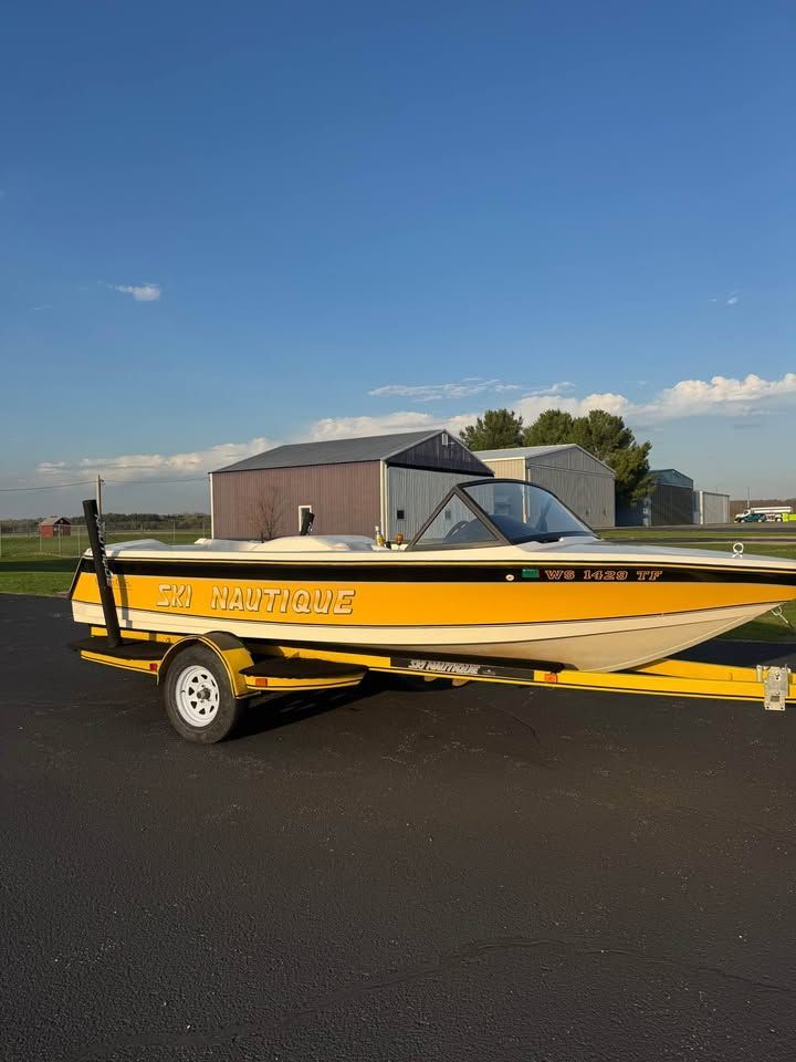1990 Correct Craft Ski Nautique - 3