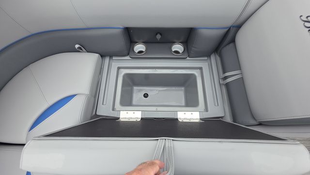 2026 Bentley Pontoons LEGACY 223 DL NAVIGATOR With 200hp XL Four-Stroke - 7