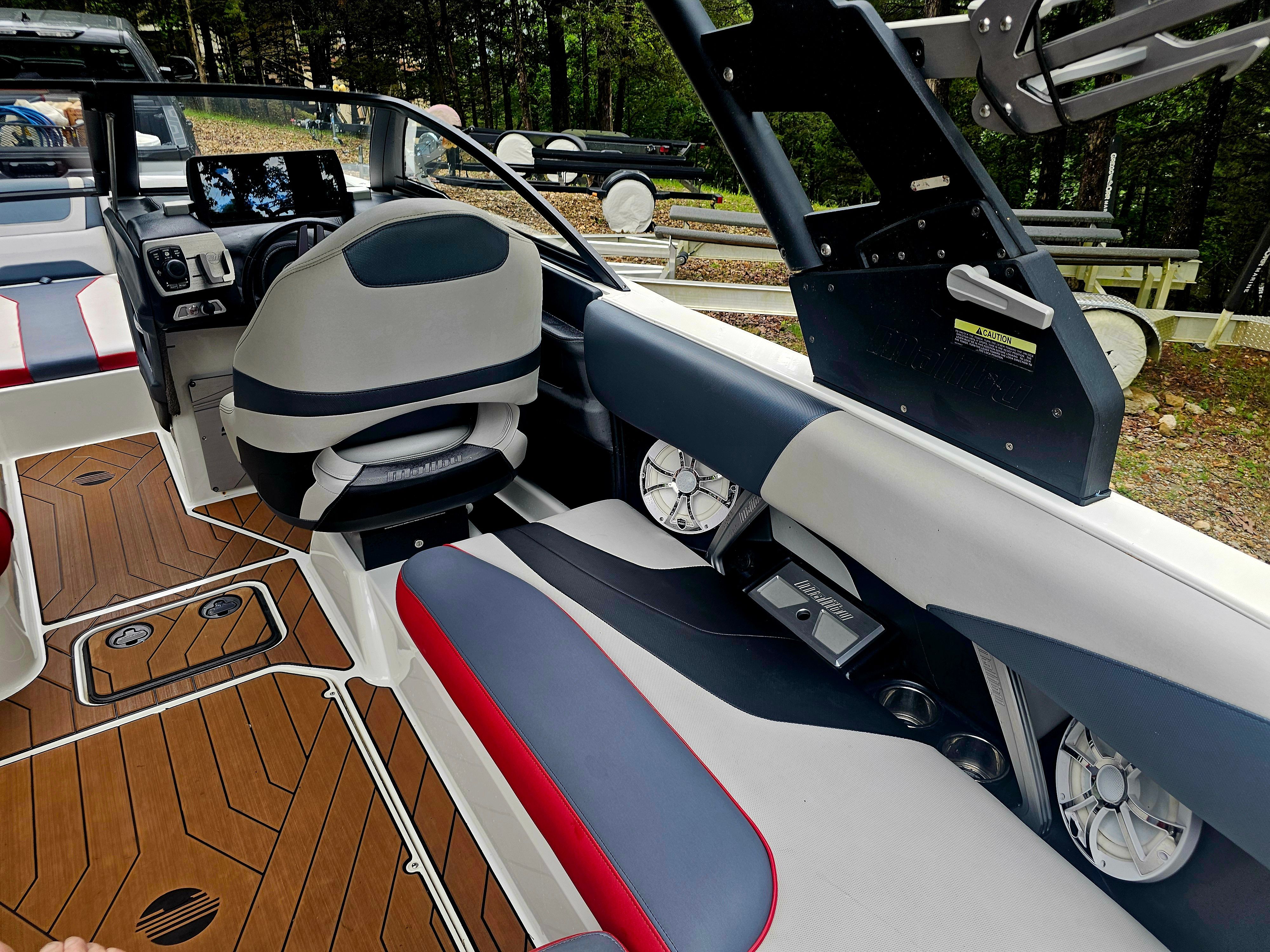 2017 Malibu Wakesetter 22 MXZ - 14