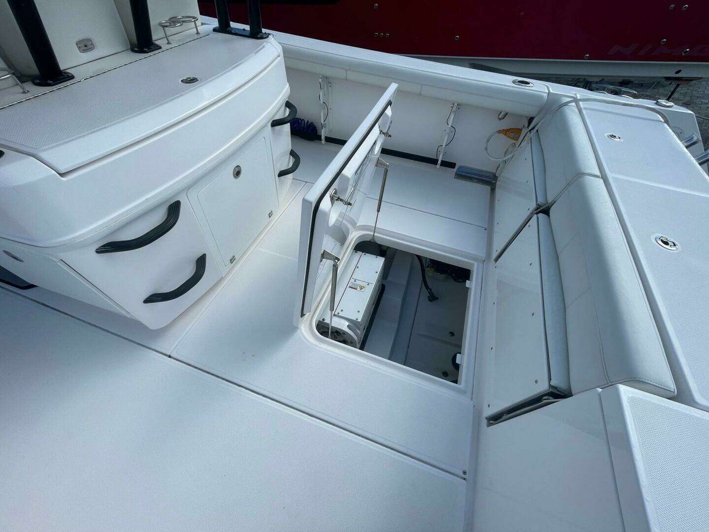 2022 Everglades 335 Center Console - Image 6