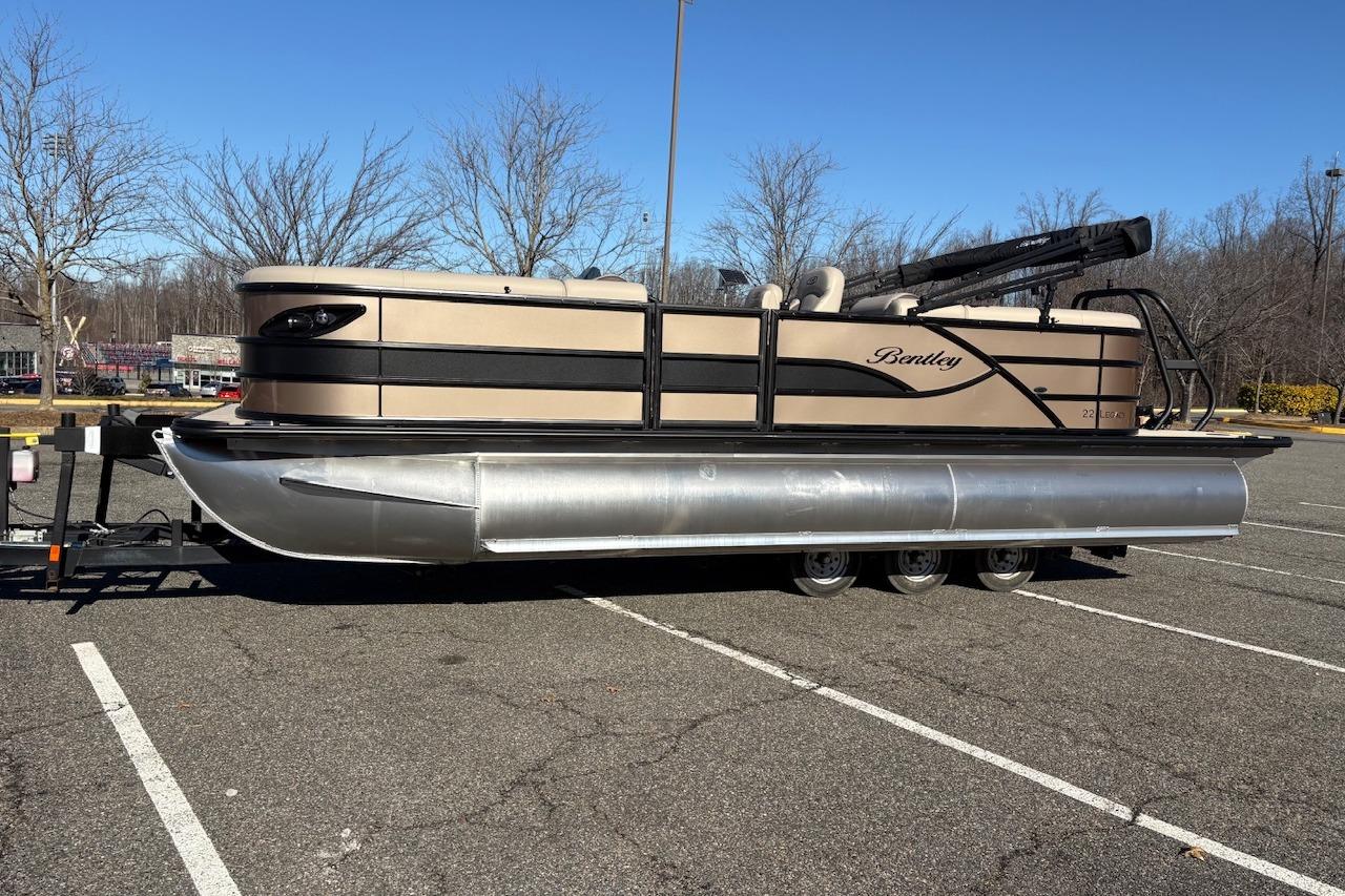 2026 Bentley Pontoons Legacy 223 Navigator