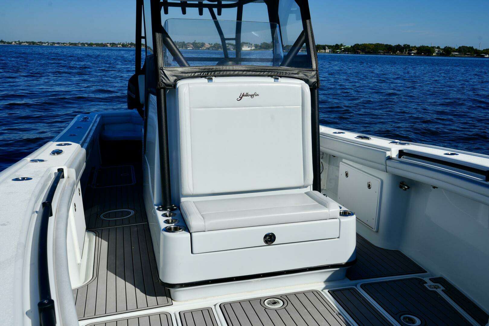 2023 Yellowfin 32 Offshore - Image 15
