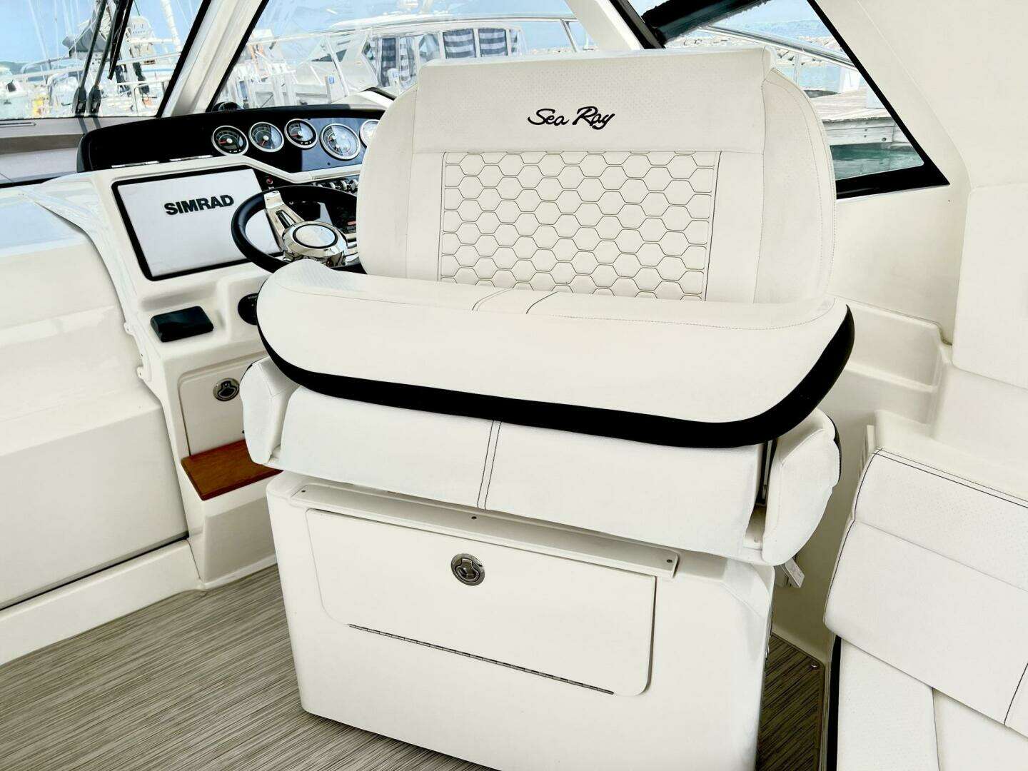 2019 Sea Ray Sundancer 350 Coupe - Image 21