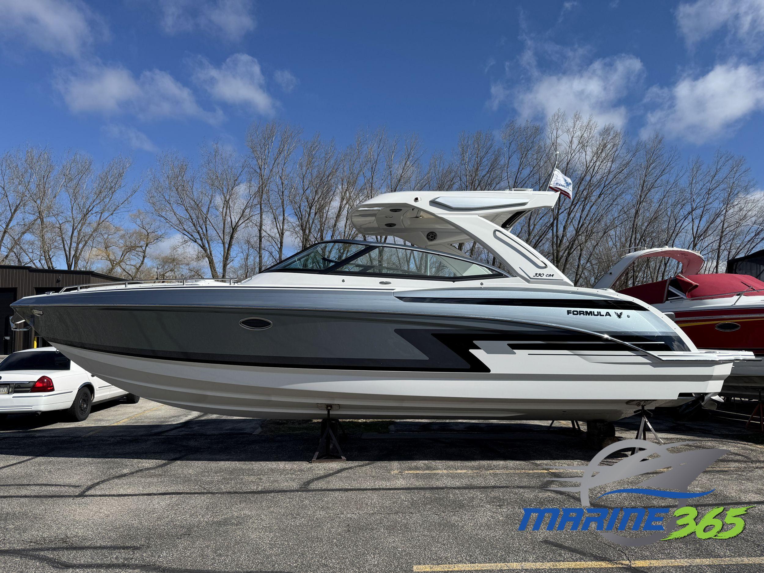2025 Formula 330 Crossover Bowrider I/O